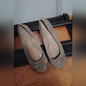Women’s Suede Ballet Flats in Light Gray - Classic Slip-On